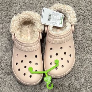 Crocs Classic Fleece Lined Clog Pink Fuzzy Sherpa Slip On Shoes Womens sz 8 NWT